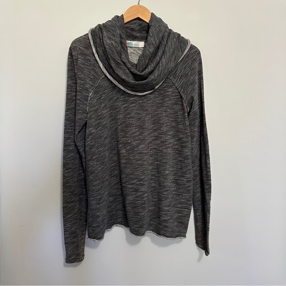 FREE PEOPLE Beach Cocoon Cowl Neck Pullover Oversized Size M/L Gray Heather - Picture 4 of 13